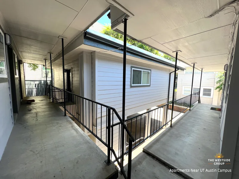 unit-hallway-diplomat-apartments-ut-austin