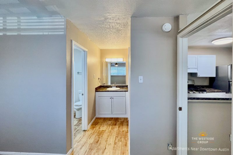 facing-vanity-in-bedroom