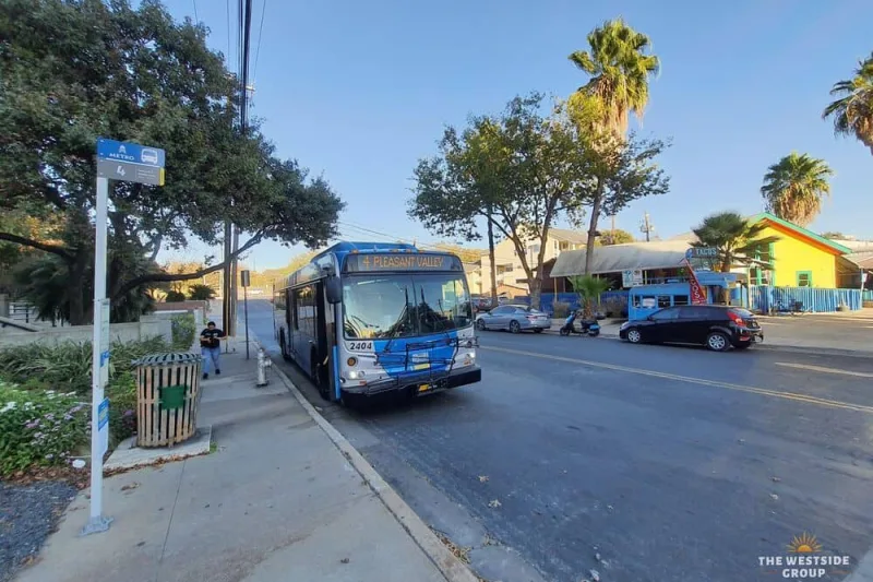 metrobus stop 6th street