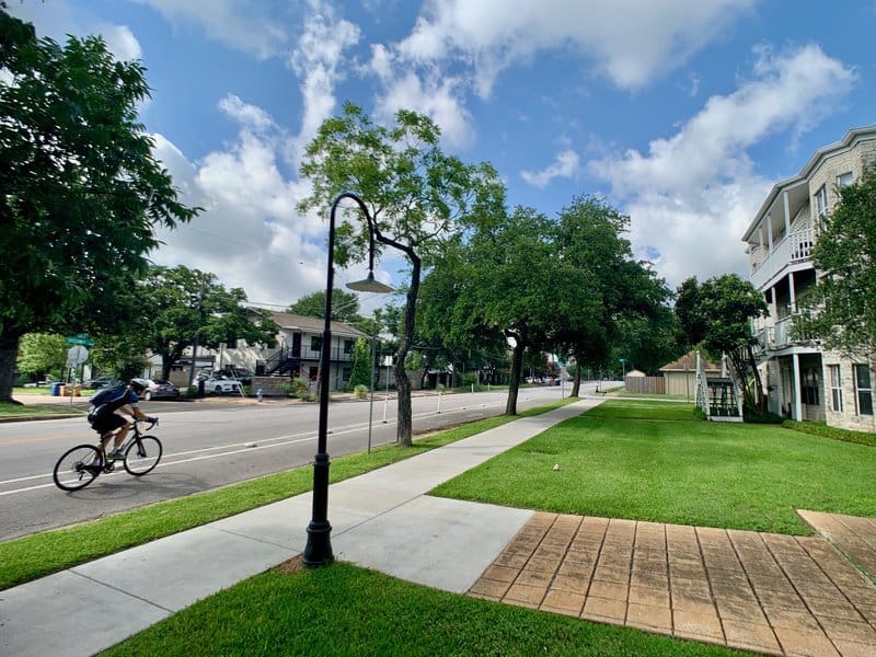 walkability and biking access near to ut campus