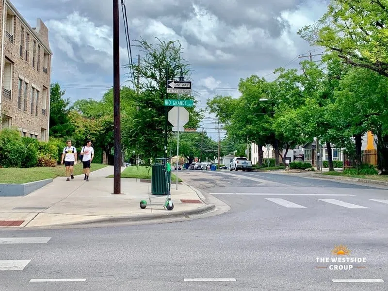 pre-lease an apartment with walking distance to UT Austin
