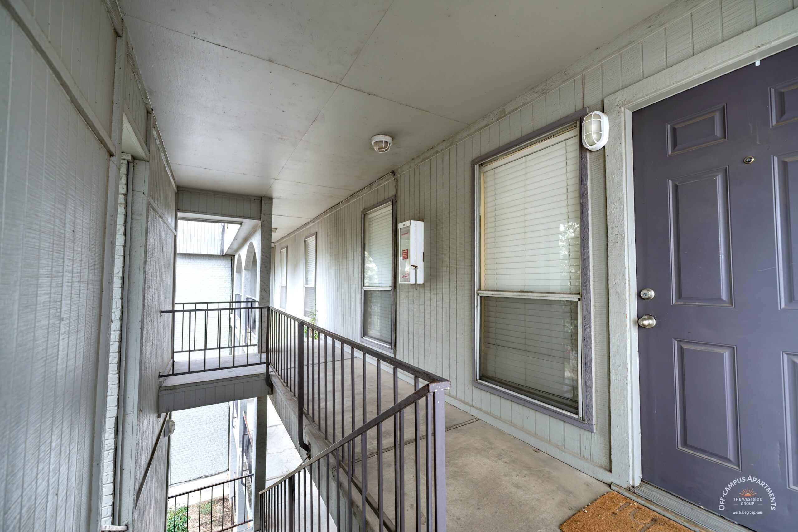 door-entrance-to-unit