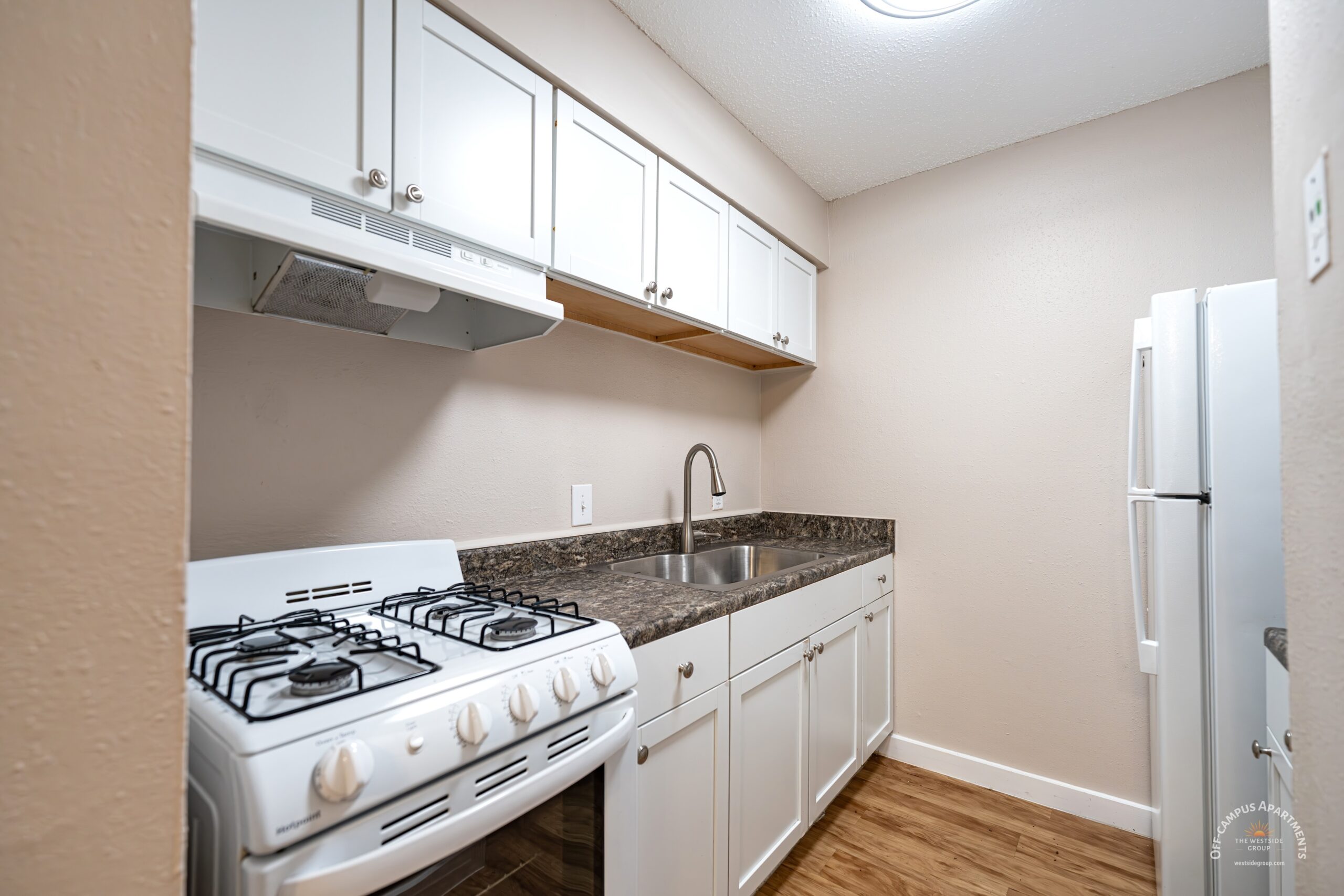 kitchen-counters-and-cabinets